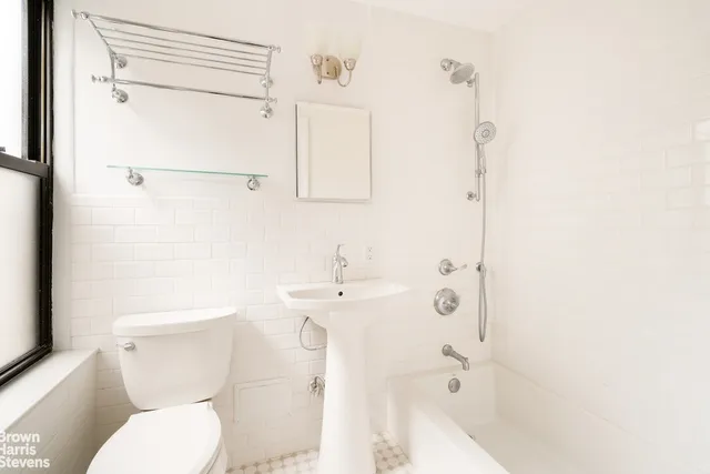 $715,000 | 49 West 72nd Street, Unit 5C | Upper West Side