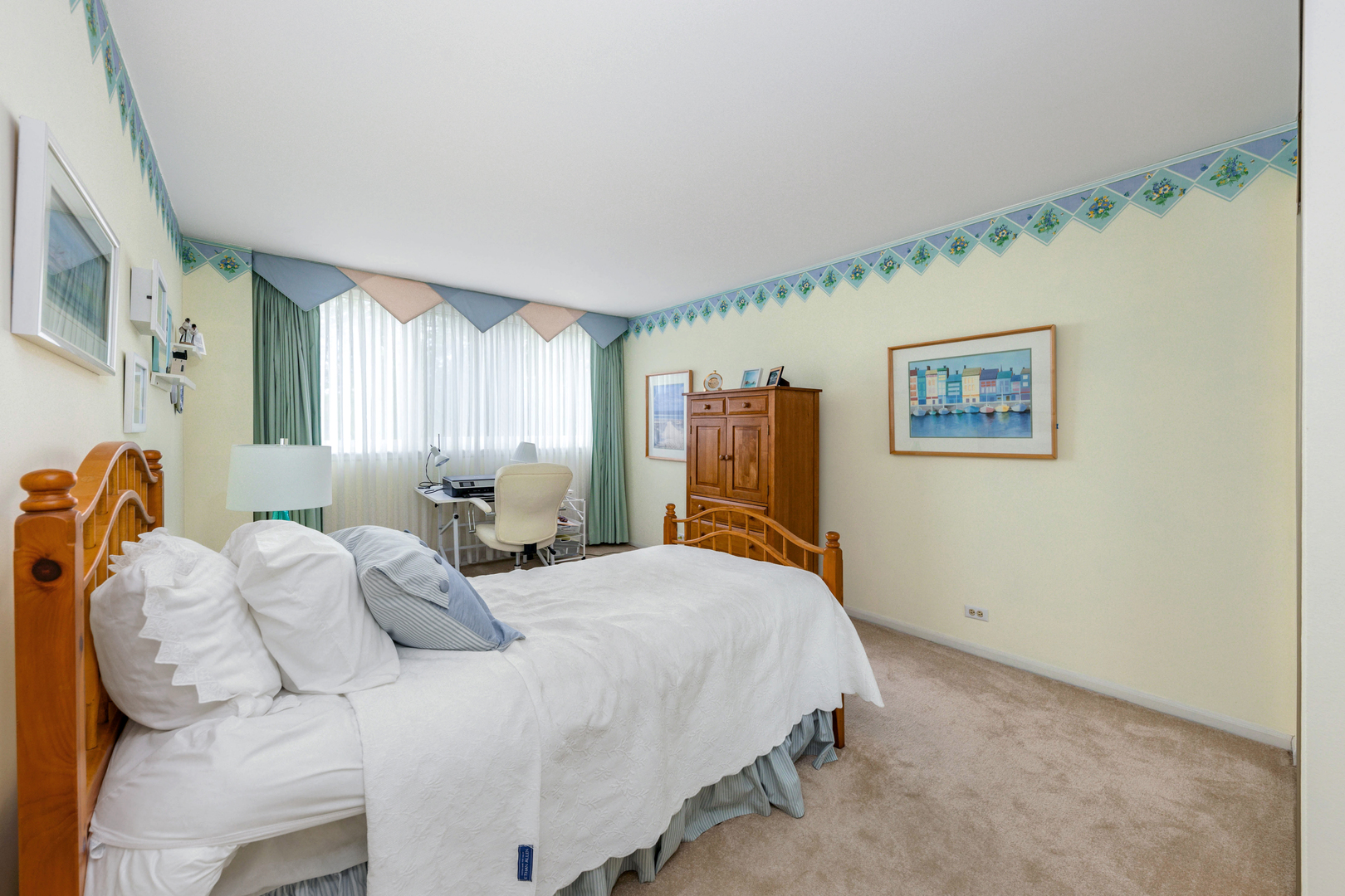 101 Bar Harbour Road, Unit 2G Schaumburg, IL 60193 - Photo 14 of 24 a bedroom with a bed and a large mirror