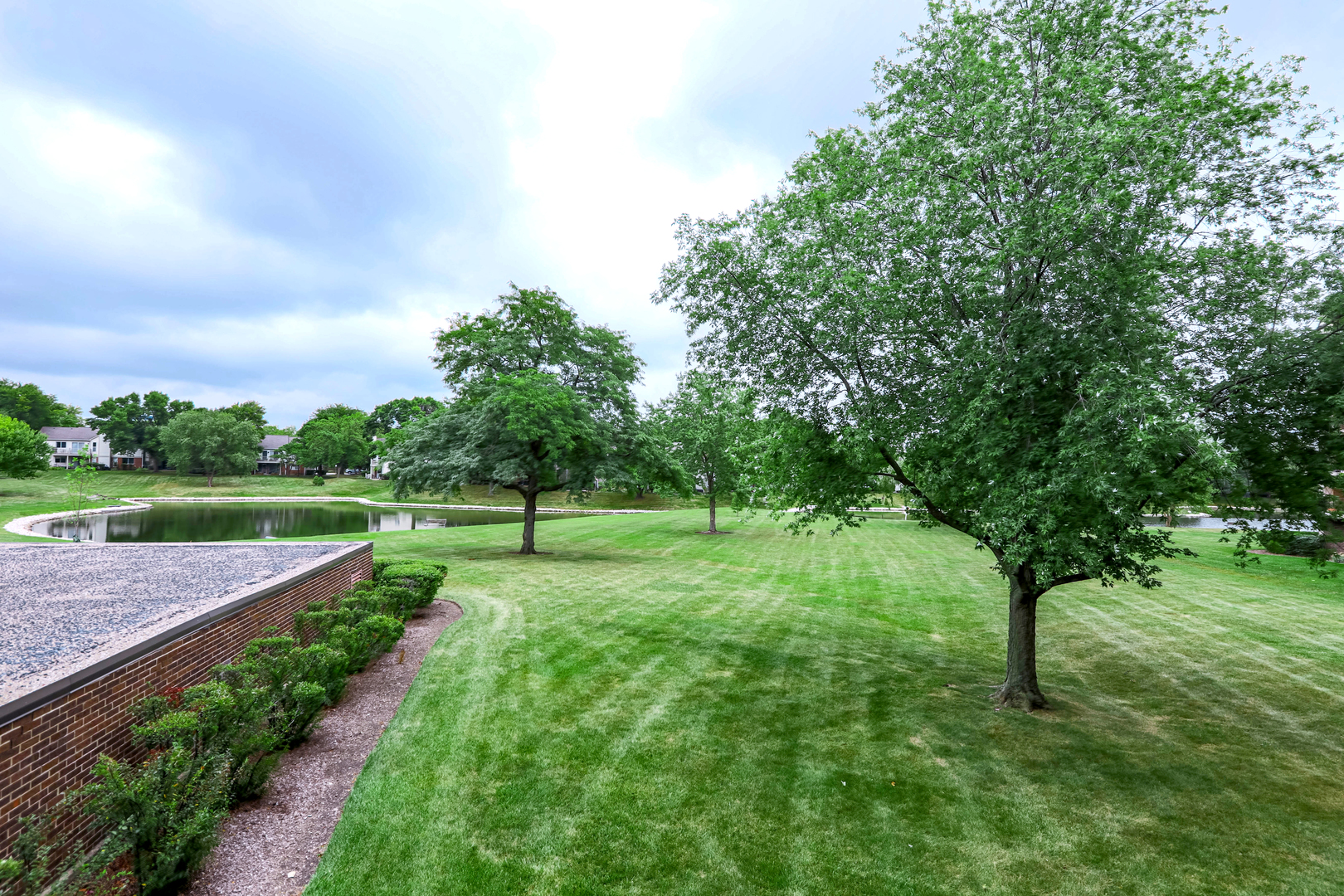 101 Bar Harbour Road, Unit 2G Schaumburg, IL 60193 - Photo 3 of 24 a view of a garden with trees