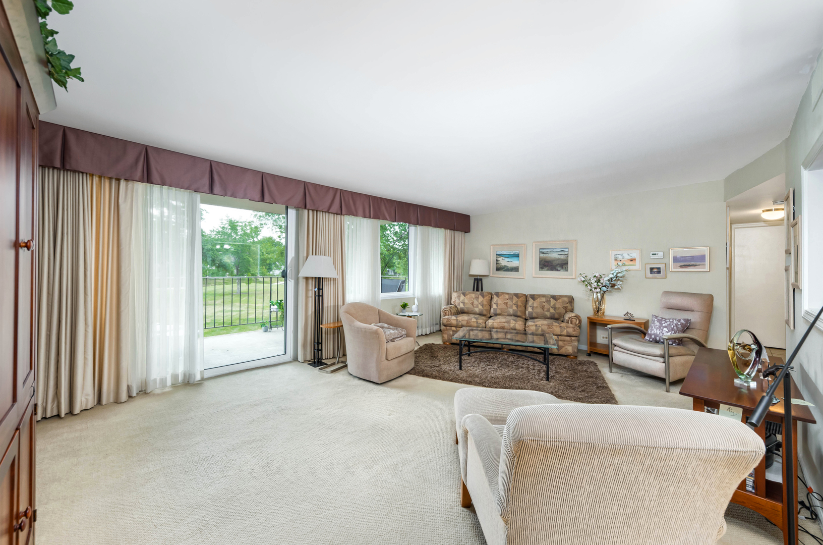 101 Bar Harbour Road, Unit 2G Schaumburg, IL 60193 - Photo 5 of 24 a living room with furniture and a large window