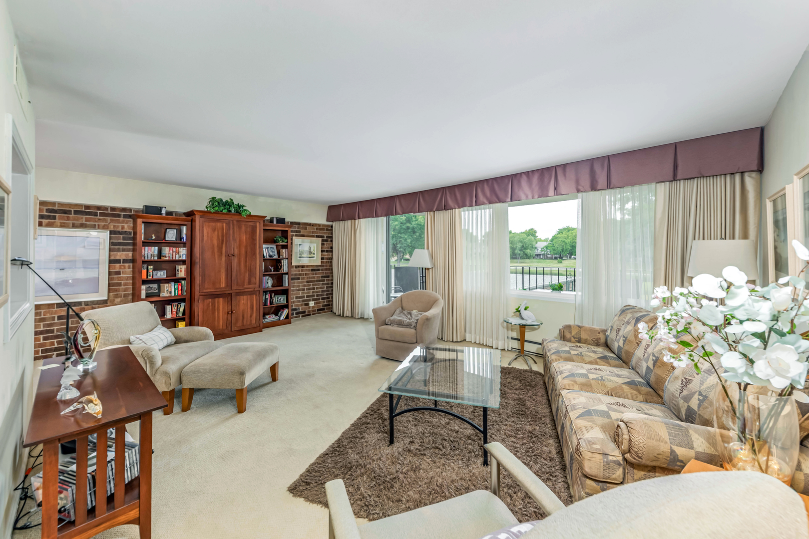 101 Bar Harbour Road, Unit 2G Schaumburg, IL 60193 - Photo 7 of 24 a living room with furniture and a large window
