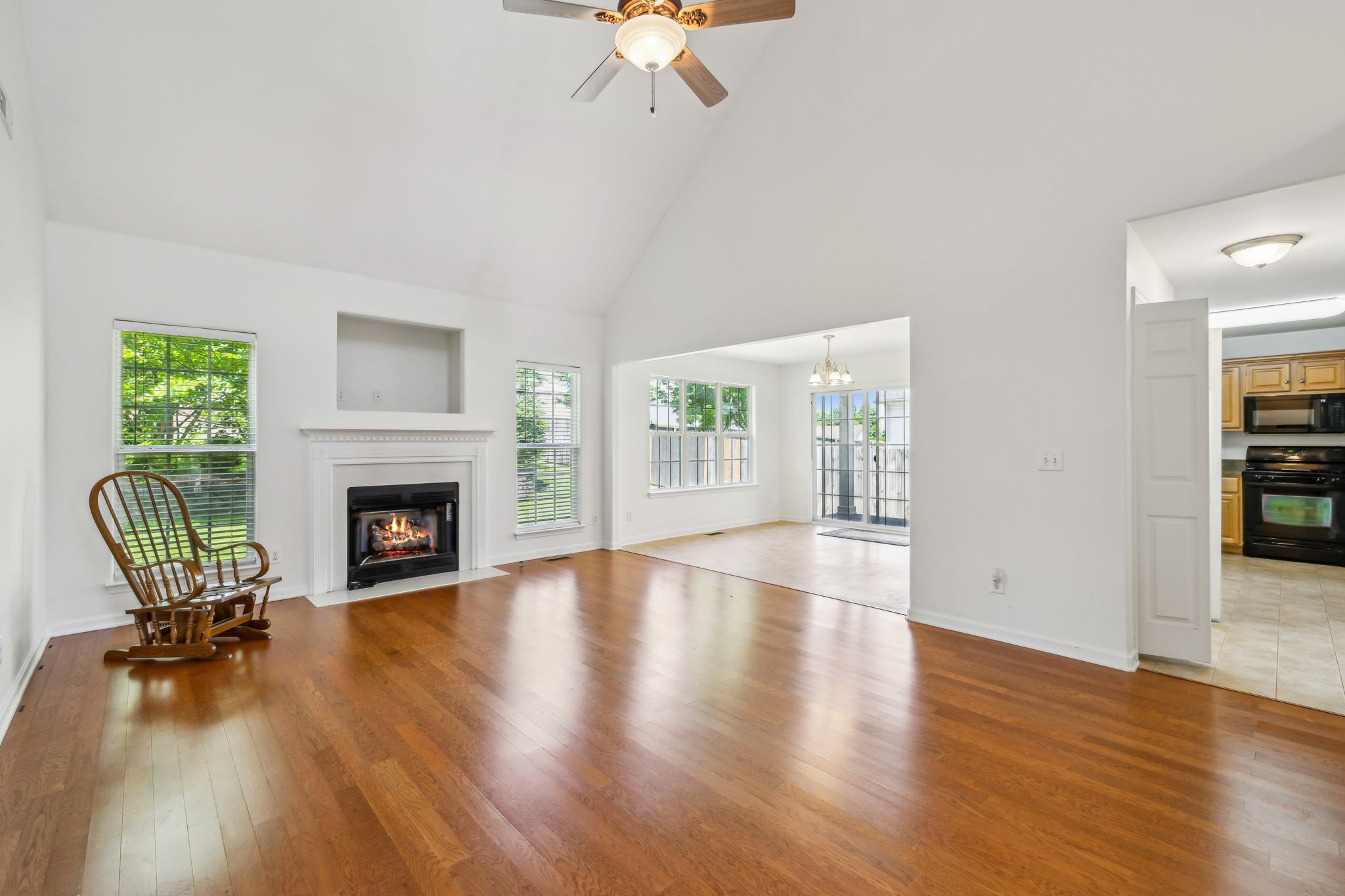 4012 Kristen Street Spring Hill, TN 37174 - Photo 3 of 25 Gallery Image 3