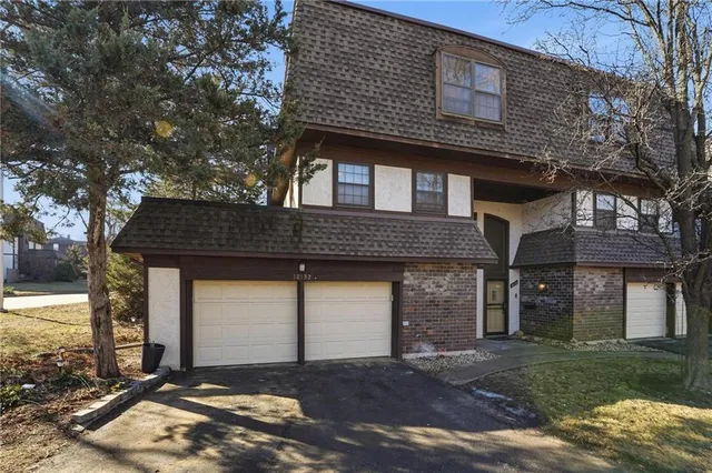 $239,900 | 10132 Locust Street, Kansas City, MO 64131