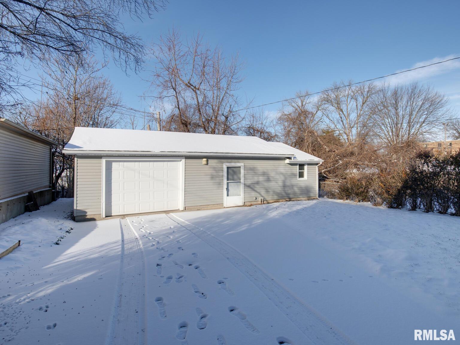 1235 North 8th Street Quincy, IL 62301 - Photo 5 of 48