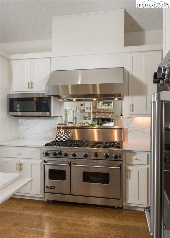 1005 Evergreen Drive Boone, NC 28607 - Photo 10 of 44 a stove top oven sitting inside of a kitchen