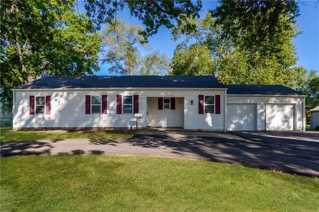 $2,165 | 8524 West 86th Street, Overland Park, KS 66212