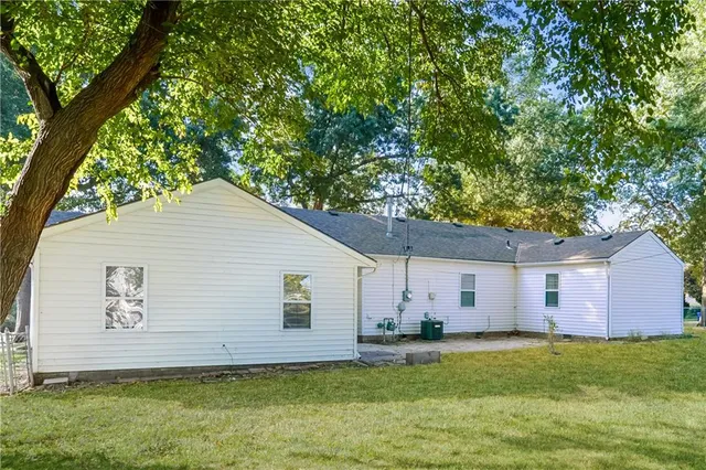 $2,165 | 8524 West 86th Street, Overland Park, KS 66212