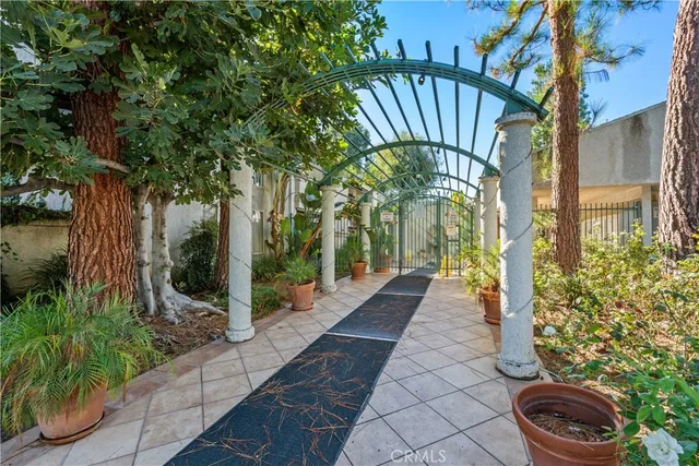 $500,000 | 20134 Leadwell Street, Unit 218, Winnetka, CA 91306