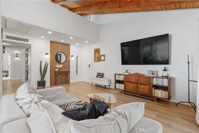 $500,000 | 20134 Leadwell Street, Unit 218, Winnetka, CA 91306