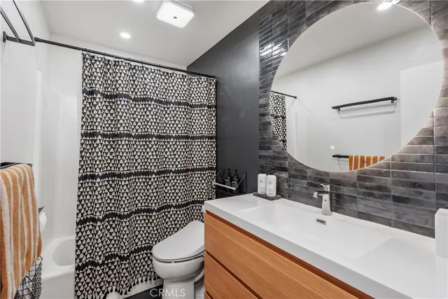 $500,000 | 20134 Leadwell Street, Unit 218, Winnetka, CA 91306