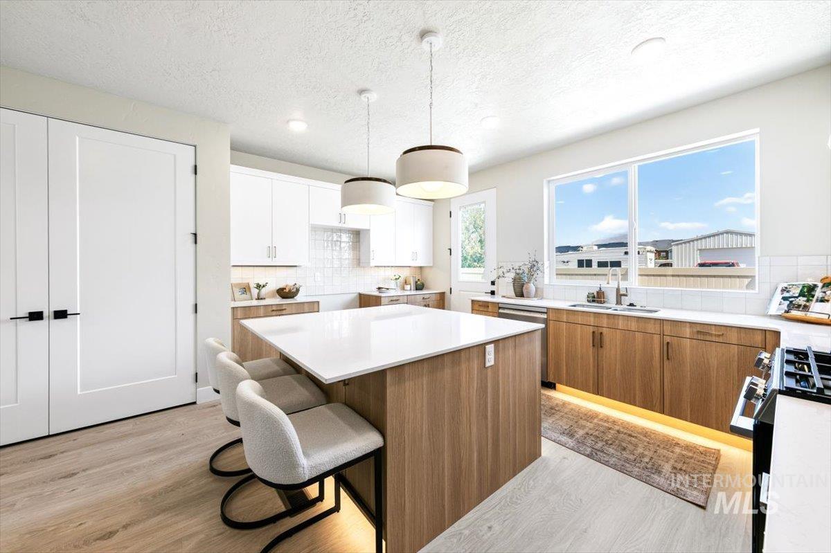 76 North Feather Reed Avenue Meridian, ID 83642 - Photo 10 of 46 Gallery Image 10