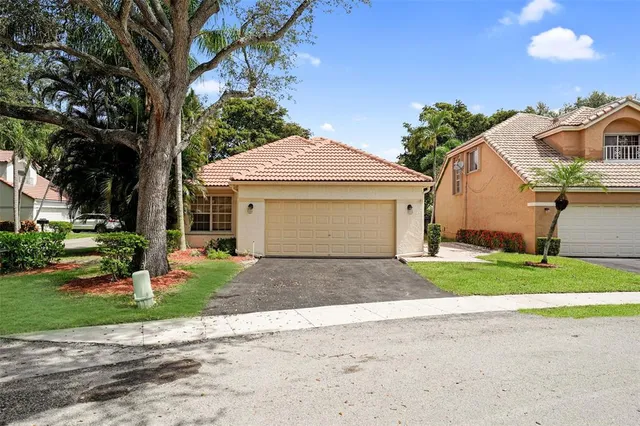 $659,900 | 2687 Oak Park Circle, Davie, FL 33328