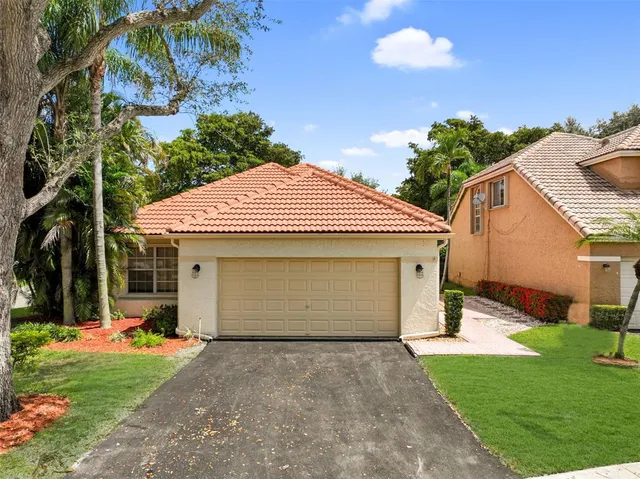 $659,900 | 2687 Oak Park Circle, Davie, FL 33328