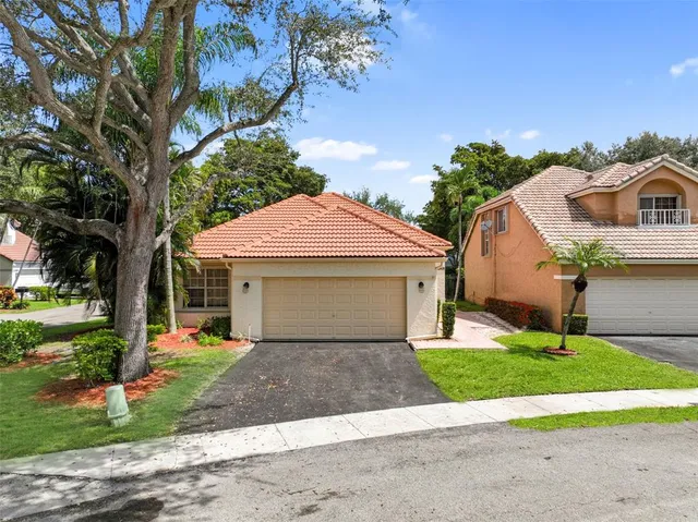 $659,900 | 2687 Oak Park Circle, Davie, FL 33328
