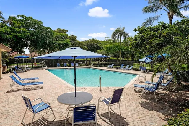 $659,900 | 2687 Oak Park Circle, Davie, FL 33328