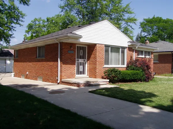 $179,900 | 10015 Brady, Redford, MI 48239