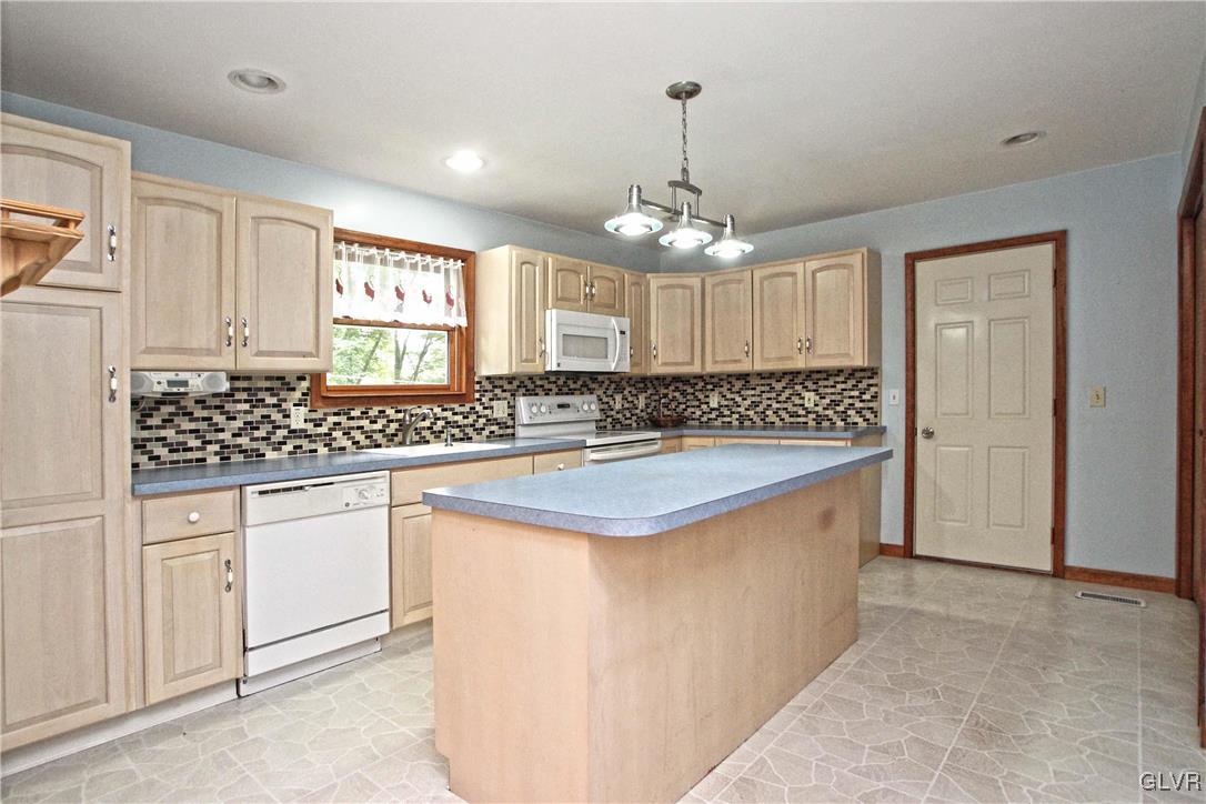 5077 Pine Ridge Road East Stroudsburg, PA 18302 - Photo 11 of 27 Gallery Image 11