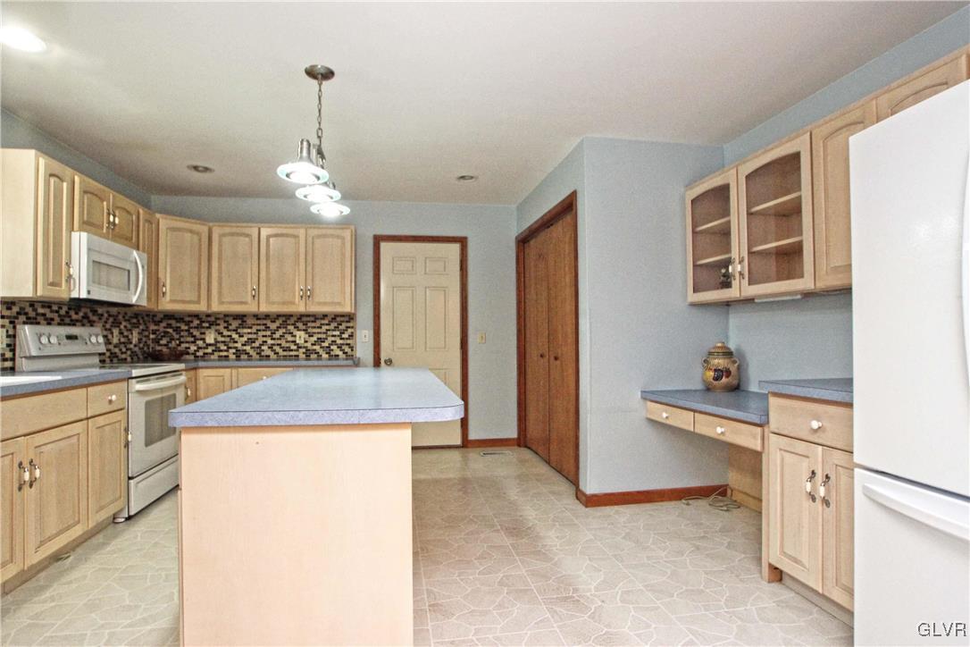 5077 Pine Ridge Road East Stroudsburg, PA 18302 - Photo 12 of 27 Gallery Image 12