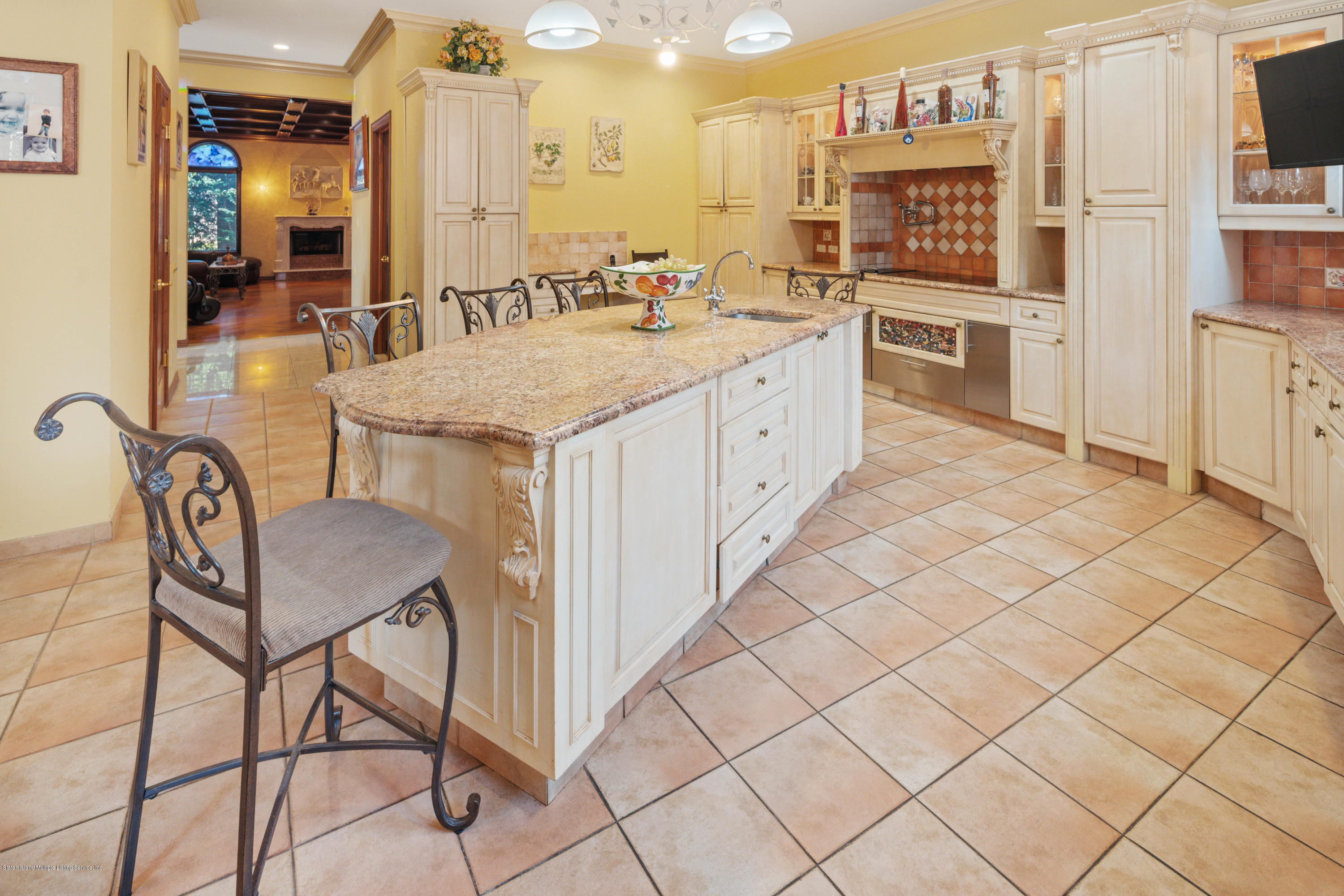 163 4 Corners Road Staten Island, NY 10304 - Photo 11 of 37 Chef's Kitchen with all amenities