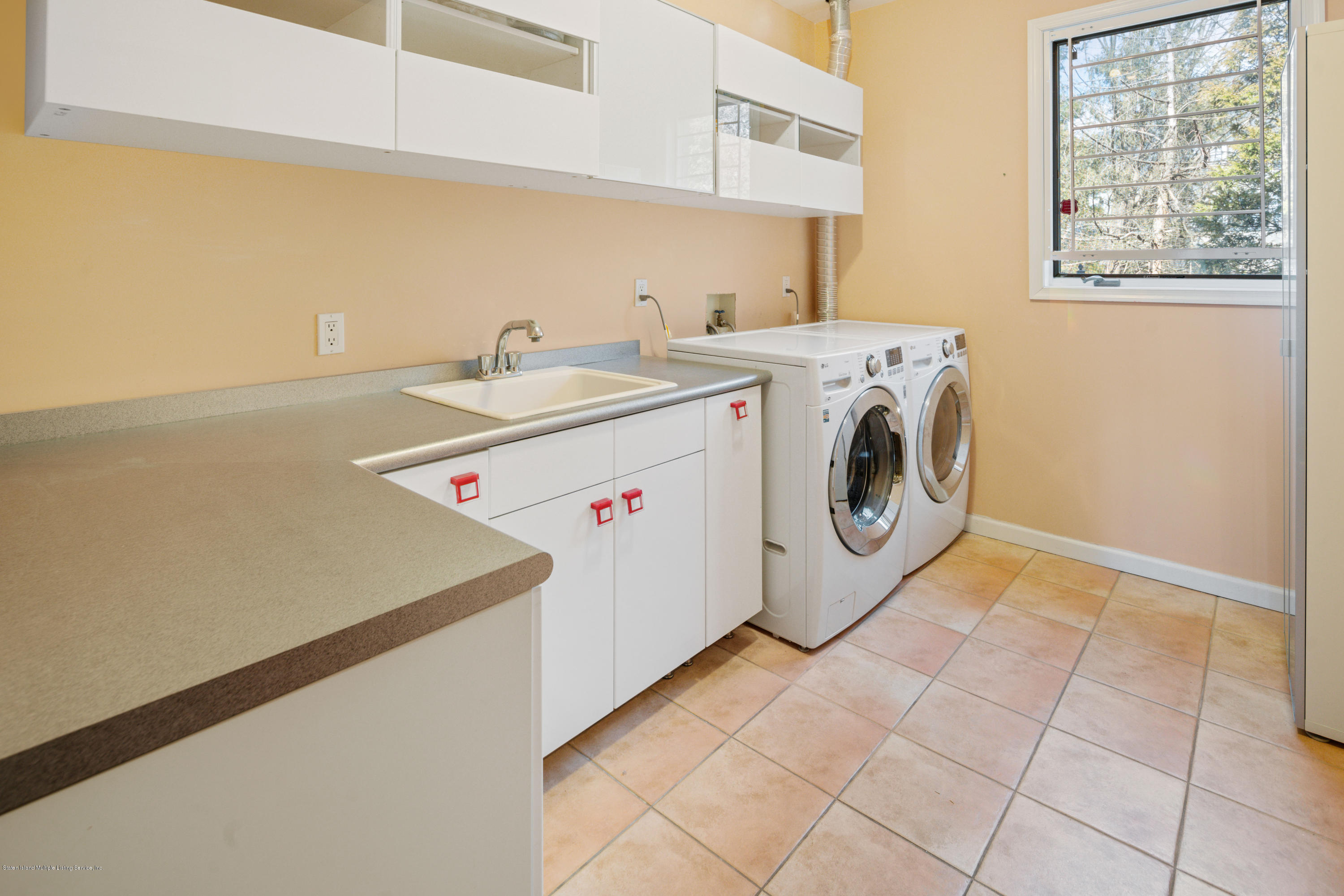 163 4 Corners Road Staten Island, NY 10304 - Photo 18 of 37 Laundry Room
