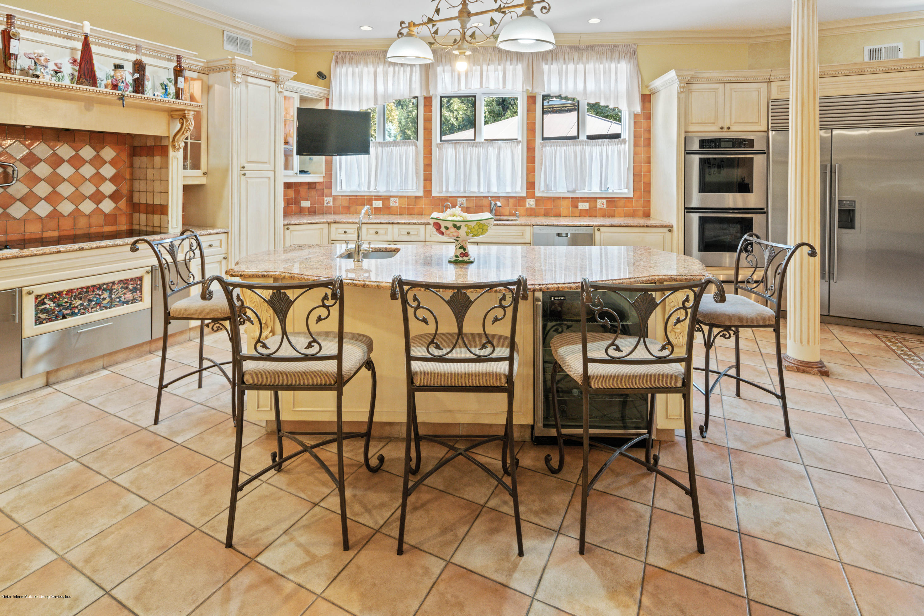 163 4 Corners Road Staten Island, NY 10304 - Photo 9 of 37 Eat-in Kitchen