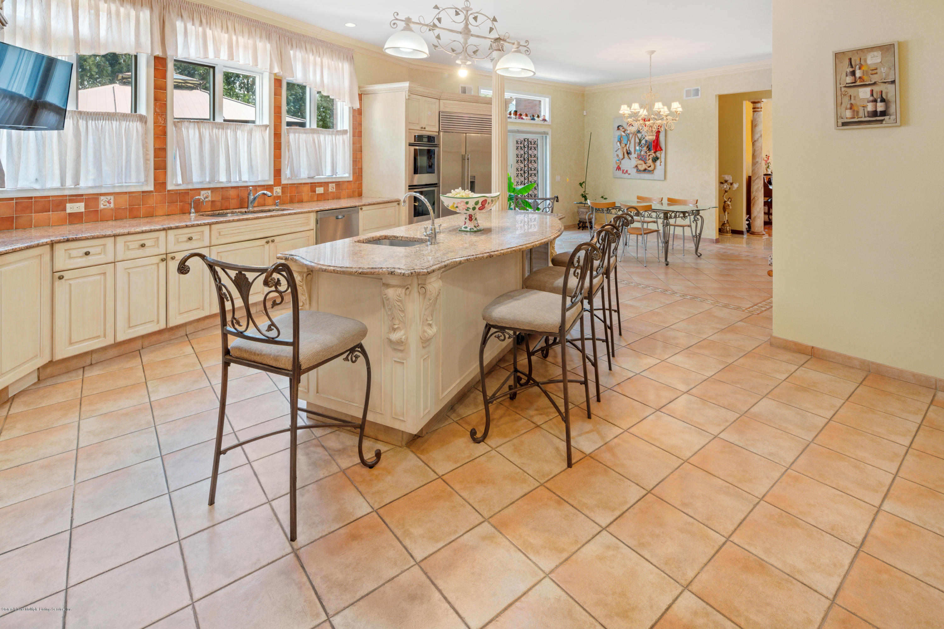 163 4 Corners Road Staten Island, NY 10304 - Photo 10 of 37 Beautiful Eat-In Kitchen