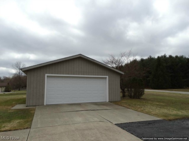 11595 Hosford Road Chardon, OH 44024 - Photo 3 of 24 Gallery Image 3