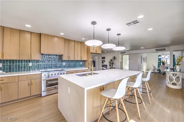 $1,099,995 | 644 Lacy Lane, Las Vegas, NV 89107