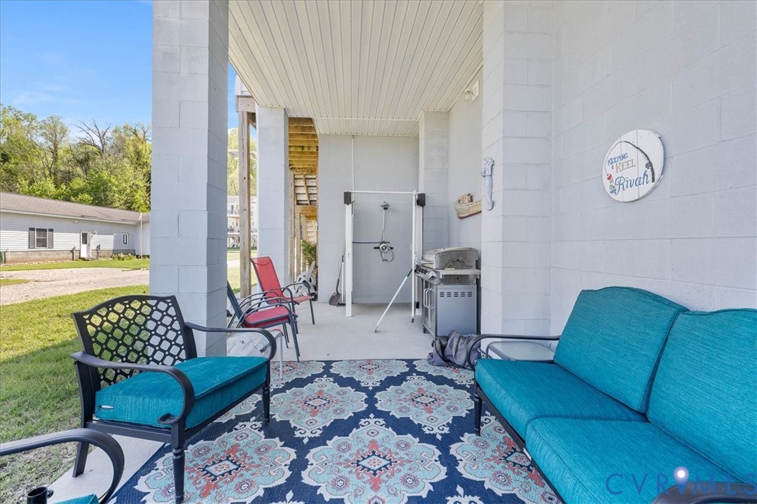 683 Villa Road Claremont, VA 23881 - Photo 18 of 28 a living room with furniture and a large window