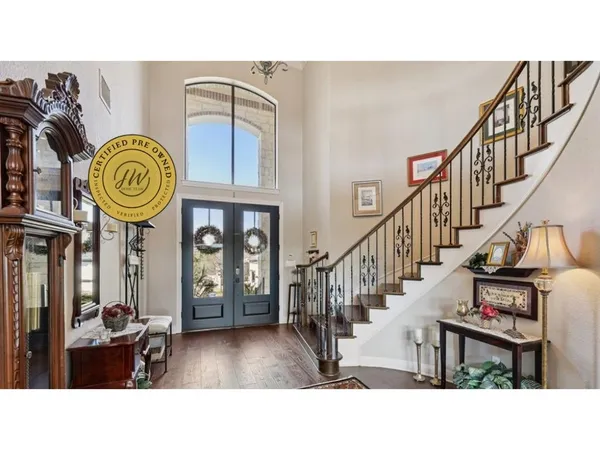a black and white photo of a living room