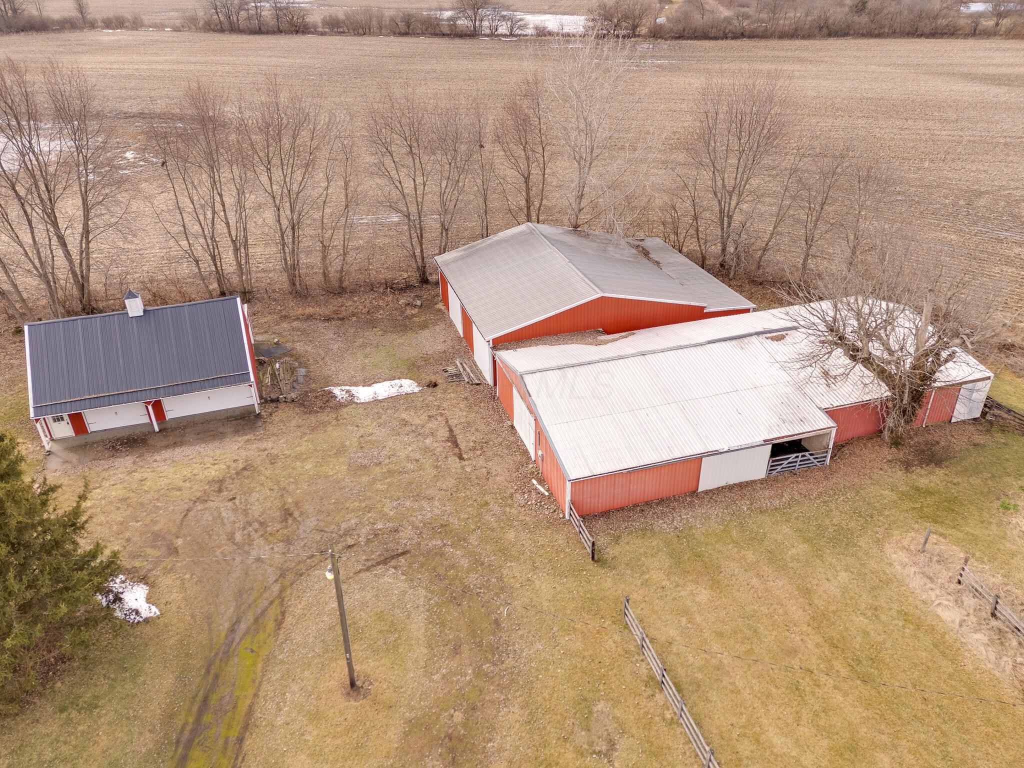 12281 London Road Orient, OH 43146 - Photo 4 of 31 Garage & horse barns