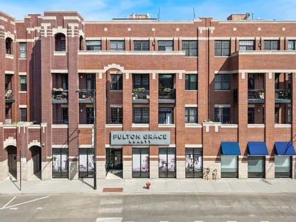 $899,999 | 2901 North Halsted Street, Unit 203, Chicago, IL 60657