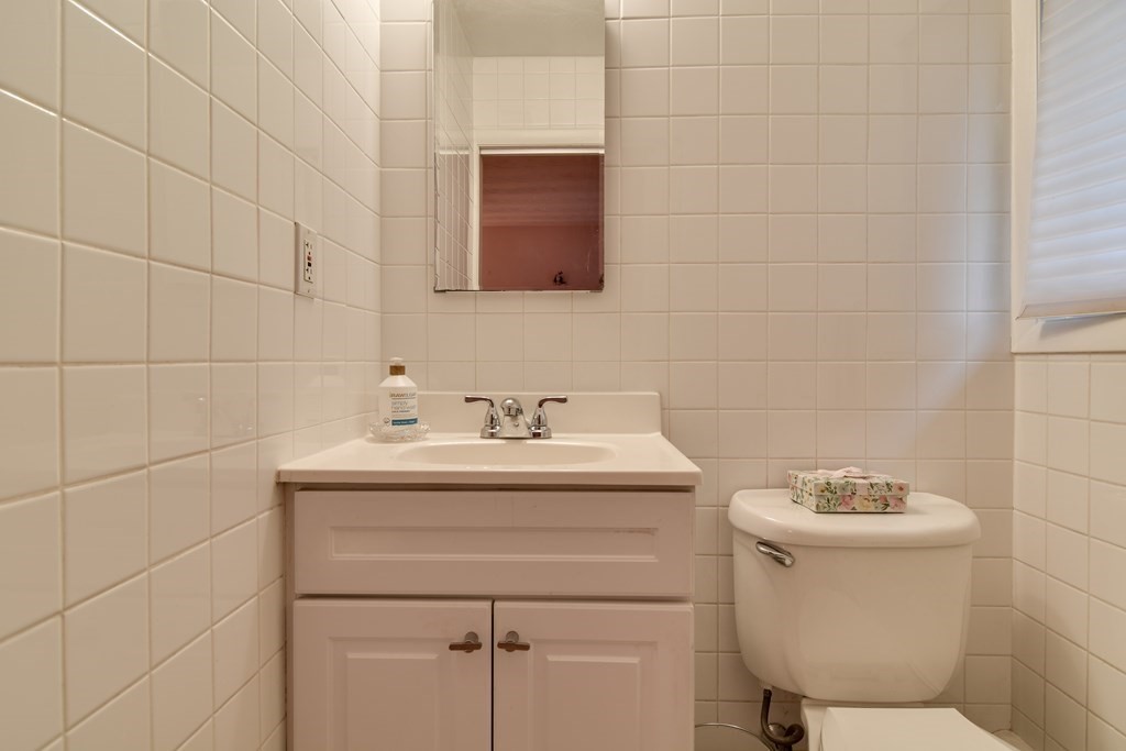 41 Lohnes Road Framingham, MA 01701 - Photo 21 of 36 a bathroom with a sink toilet and a mirror