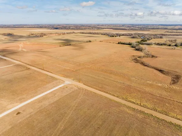 $135,000 | 14500 51st Road, Winfield, KS 67156