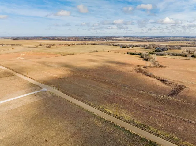 $135,000 | 14500 51st Road, Winfield, KS 67156