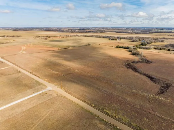 $135,000 | 14500 51st Road, Winfield, KS 67156
