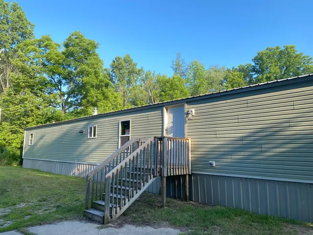 $109,900 | 1979 West Riverside Drive, Ionia, MI 48846