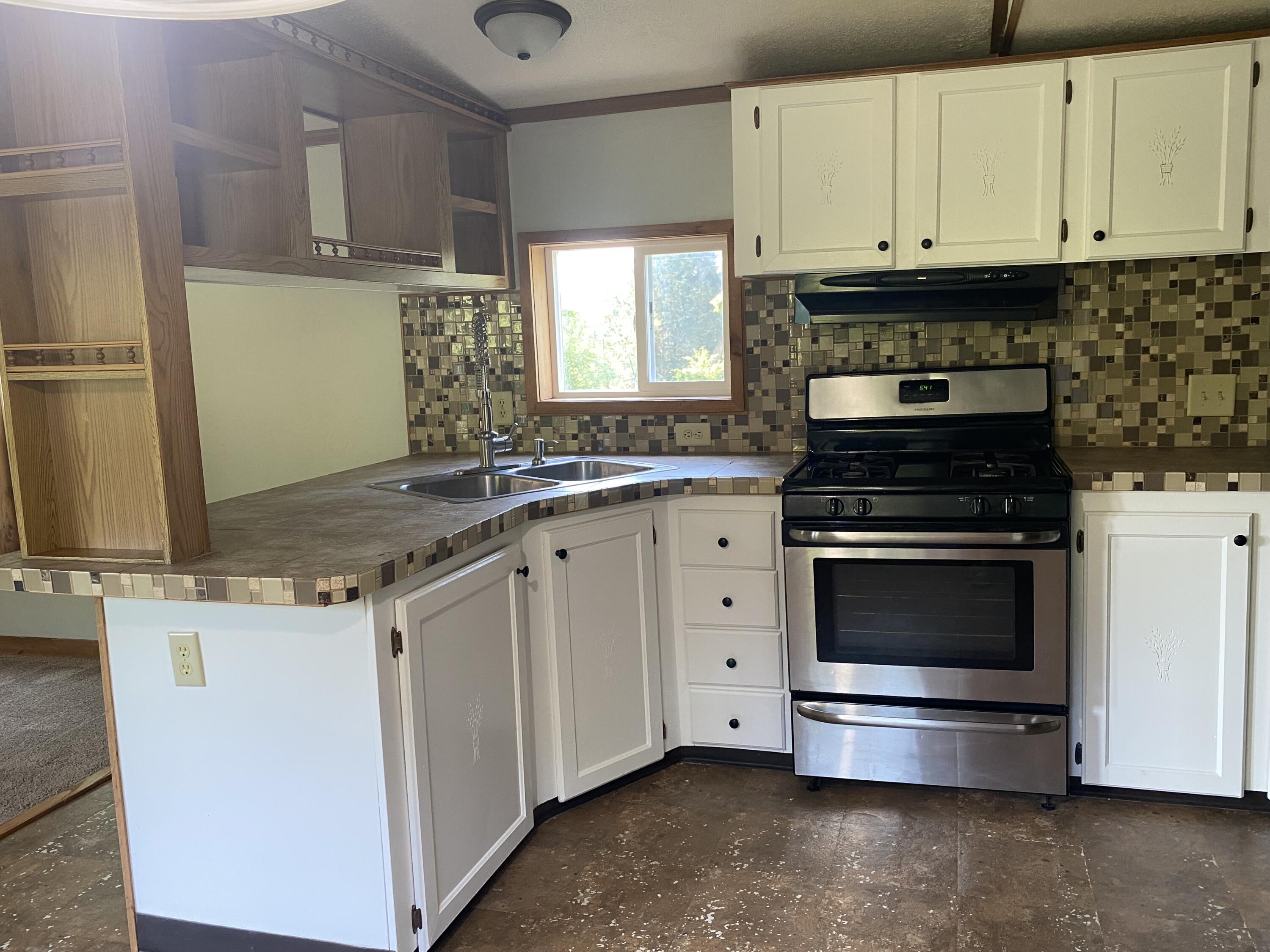 1979 West Riverside Drive Ionia, MI 48846 - Photo 9 of 14 IMG_6497