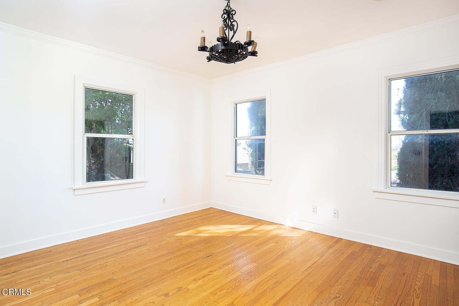1273 Crescent Drive Glendale, CA 91205 - Photo 19 of 34 a view of empty room with wooden floor and fan