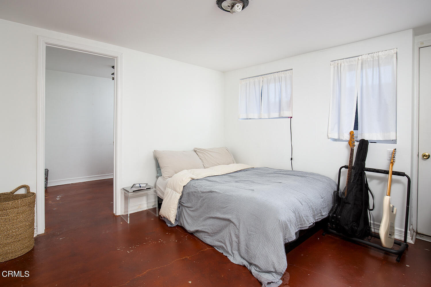 1273 Crescent Drive Glendale, CA 91205 - Photo 33 of 34 a bed room with a bed and a chair