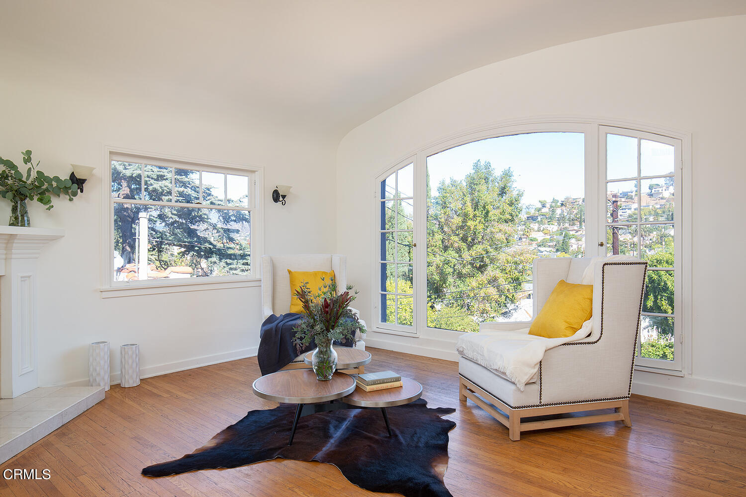 1273 Crescent Drive Glendale, CA 91205 - Photo 7 of 34 a living room with furniture and a window