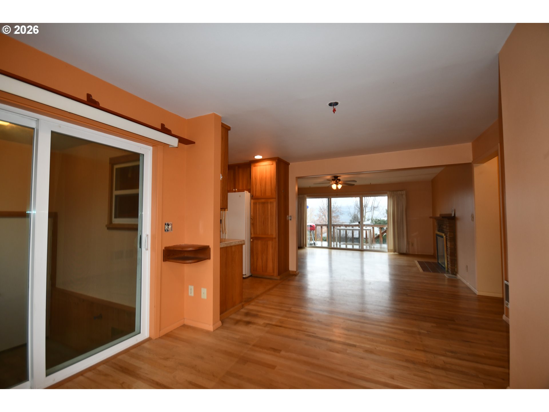 731 East 19th Street The Dalles, OR 97058 - Photo 16 of 42 a view interior of the house