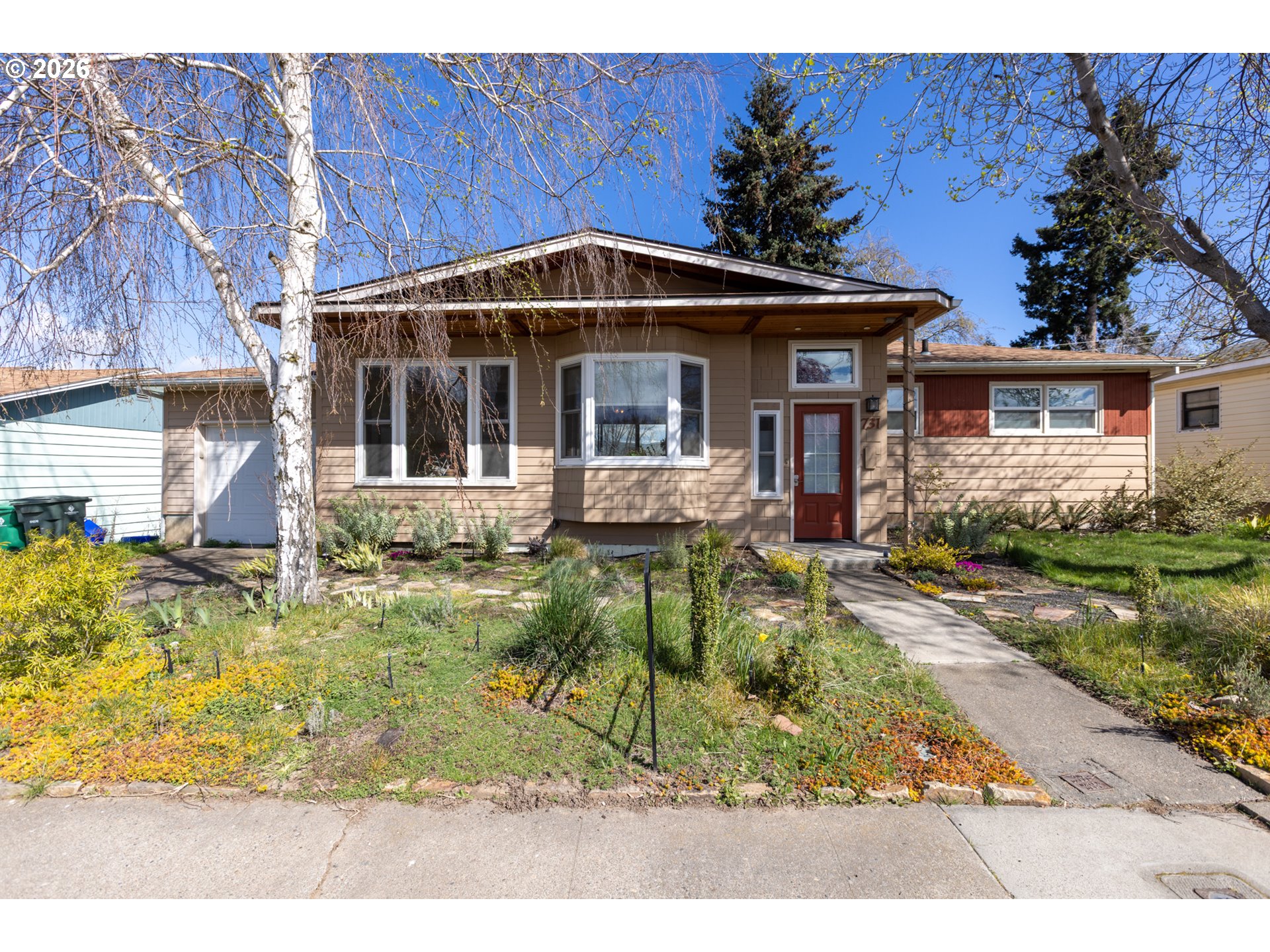 731 East 19th Street The Dalles, OR 97058 - Photo 46 of 46 a front view of a house with garden