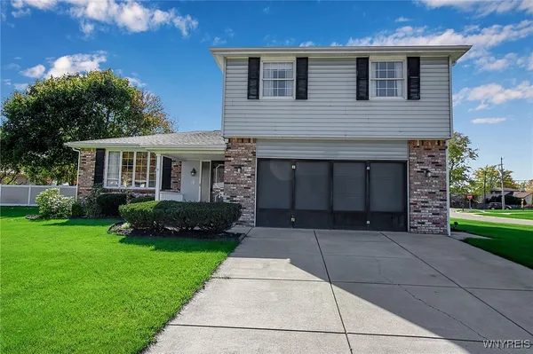 $349,900 | 4 Windtree Court, West Seneca, NY 14224