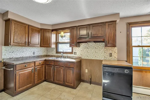 $349,900 | 4 Windtree Court, West Seneca, NY 14224