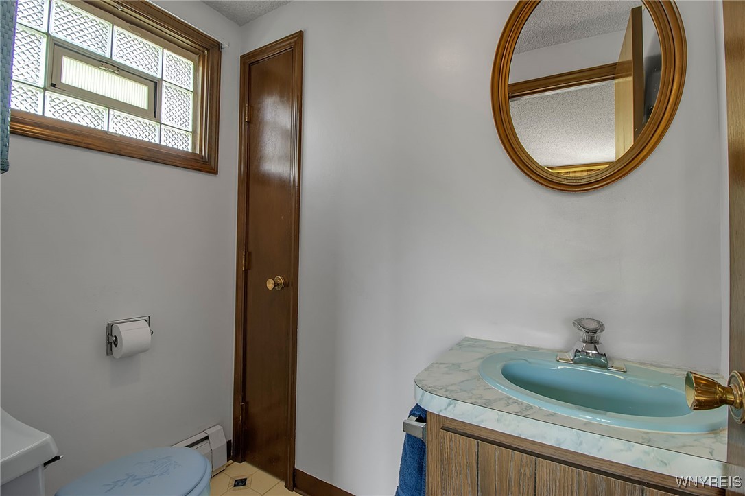 4 Windtree Court West Seneca, NY 14224 - Photo 24 of 50 1/2 bath off family room