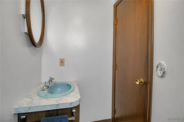 $349,900 | 4 Windtree Court, West Seneca, NY 14224