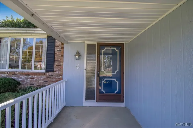 $349,900 | 4 Windtree Court, West Seneca, NY 14224
