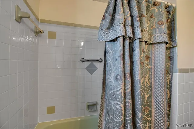 $349,900 | 4 Windtree Court, West Seneca, NY 14224