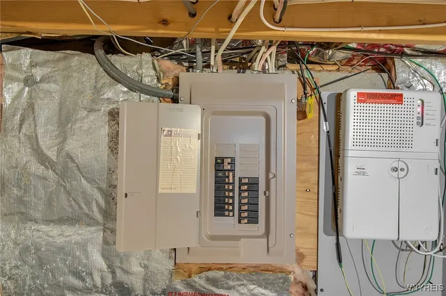 $349,900 | 4 Windtree Court, West Seneca, NY 14224